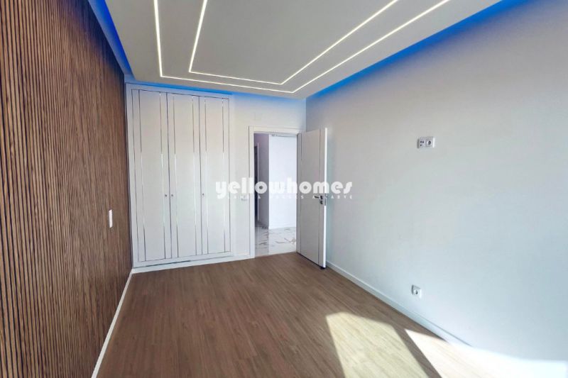 T3 Renovado na 1 Linha de Praia com Vista Mar
